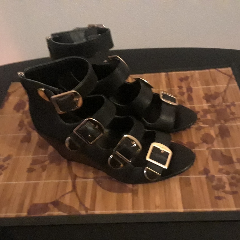 BCBG generation heels